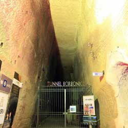 tunnel-borbonico-entree-592.jpg