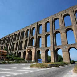 Aqueduc Carolino - Ponti della Valle