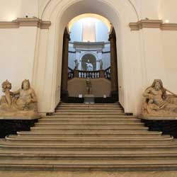 Musée Archéologique - Escalier principal