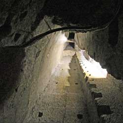 Naples souterraine - Entailles pozzaro