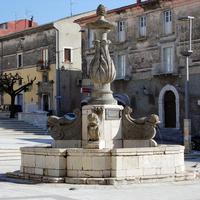 Piazza Mercato - Fontana dei Delfini