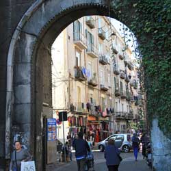 Porta Nolana - Arc