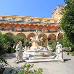 San Gregorio Armeno - Cloître et fontaine
