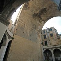 Santa Maria della Sanità - Cloître et pont