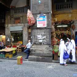 Via dei Tribunali - Arcades